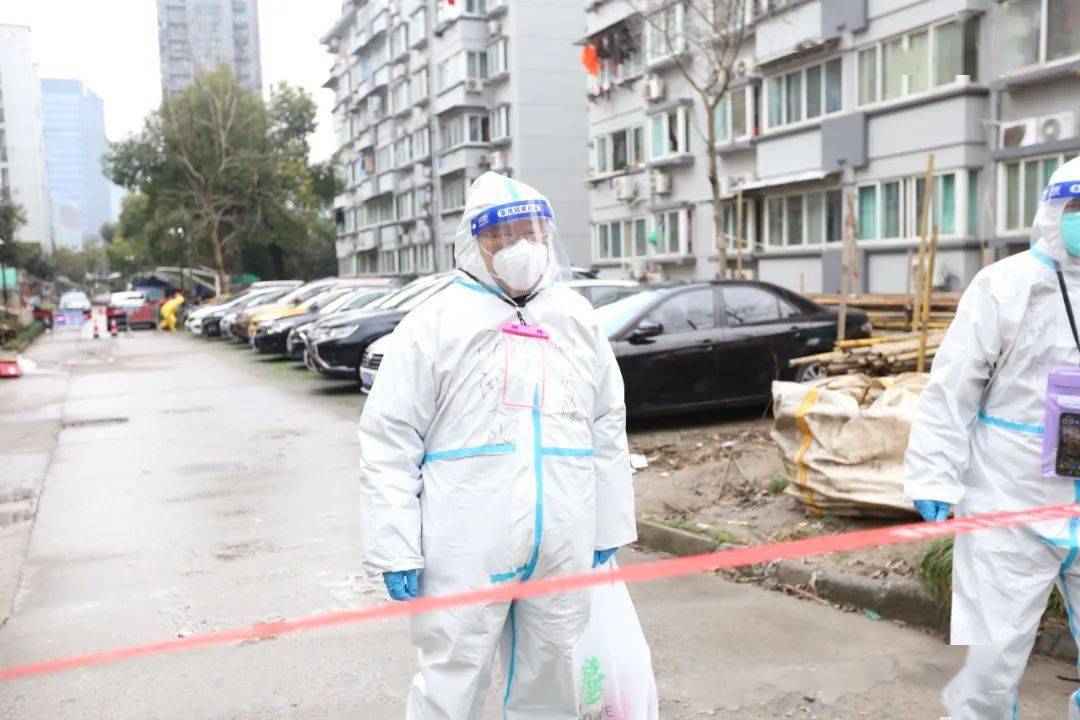 郑州疫情严峻，全民同心共筑抗疫防线