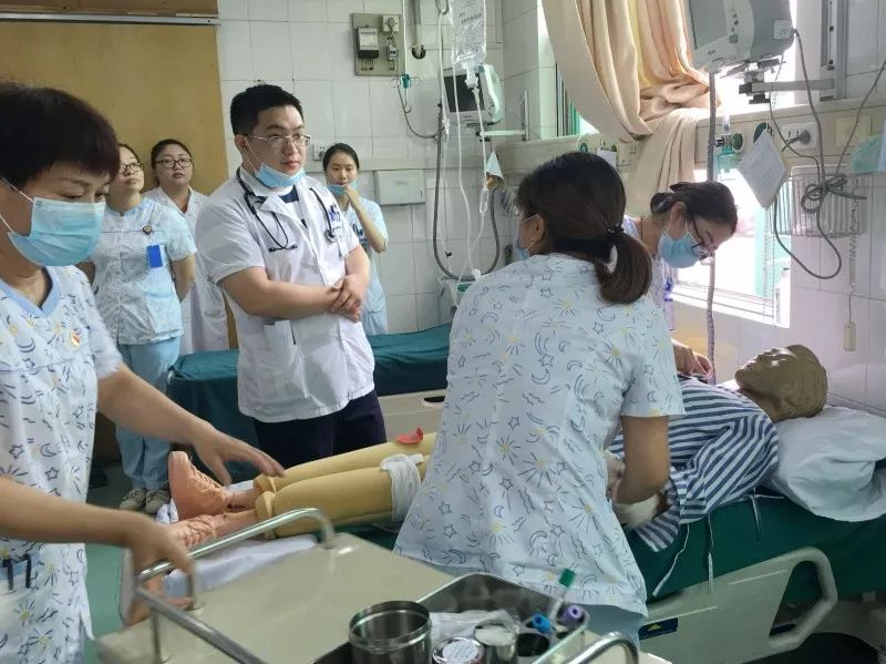 争分夺秒的生命保卫战—我院急诊科成功接诊处置6例集体急性食物中毒患者