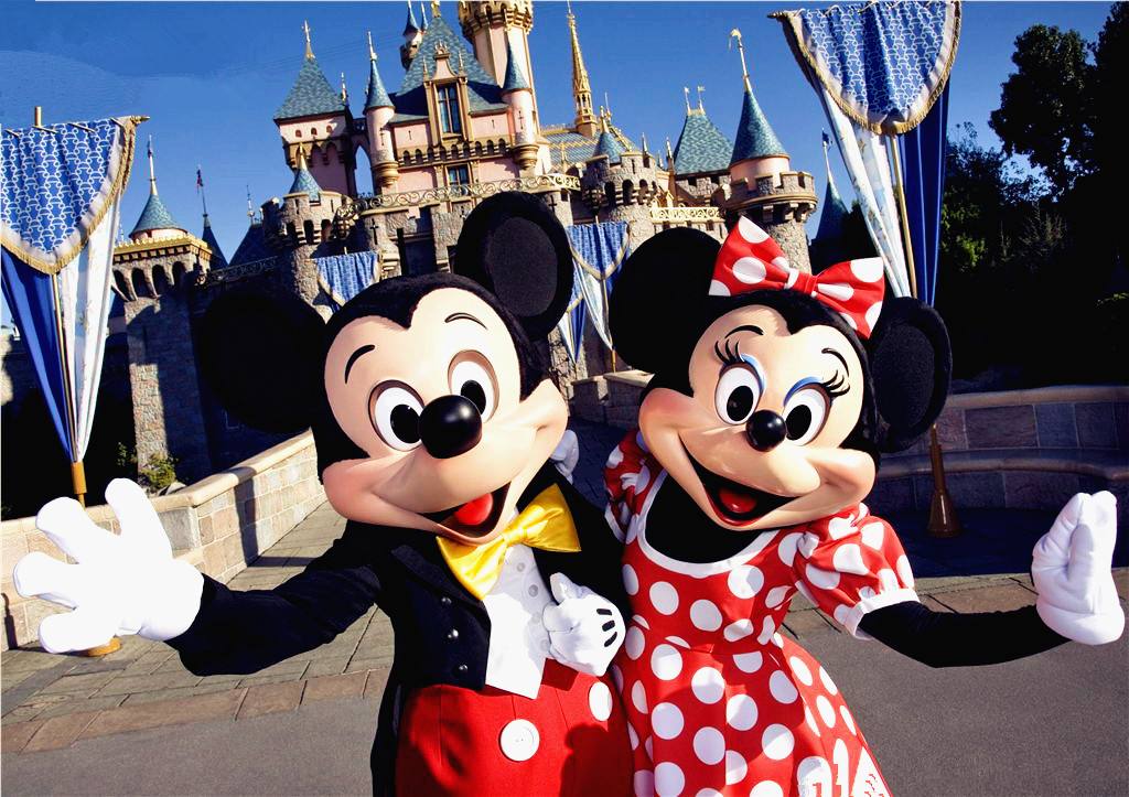 迪士尼2天涌近10万人，是童话回归，还是报复性旅游的极限挑战？