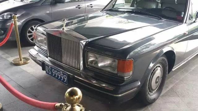 车牌上的权力密码，沪A88888的劳斯莱斯与看不见的江湖