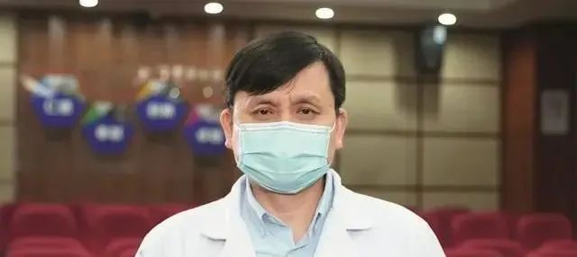 张文宏最新研判，新冠病死率已显著降低，但脆弱人群防护仍是关键