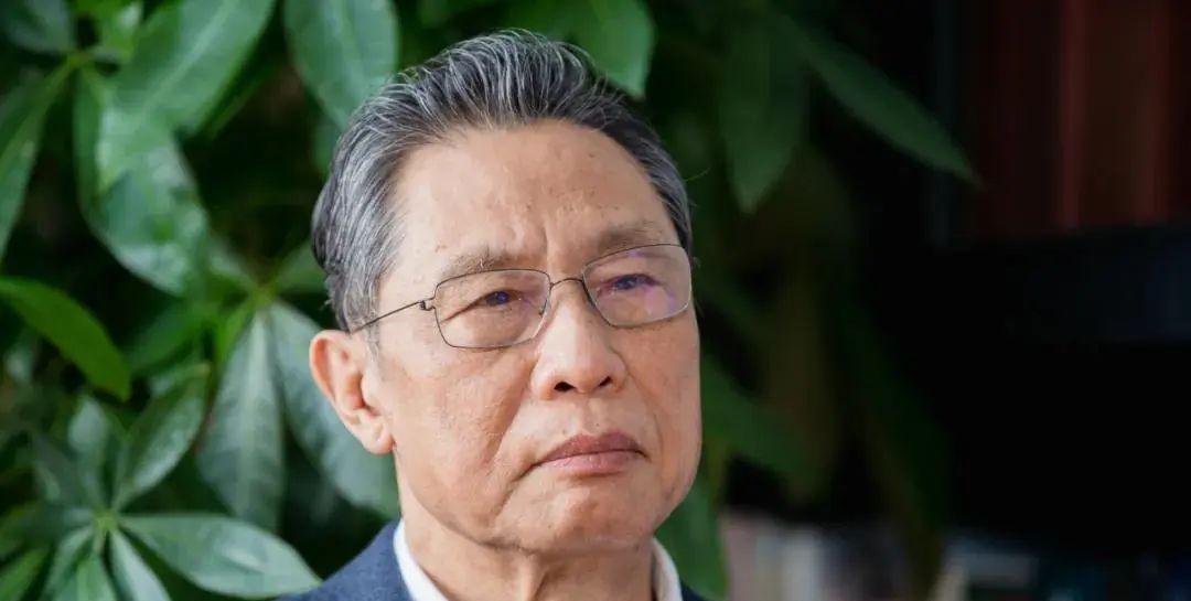 钟南山接种疫苗后状况引关注，以身示范彰显科学精神