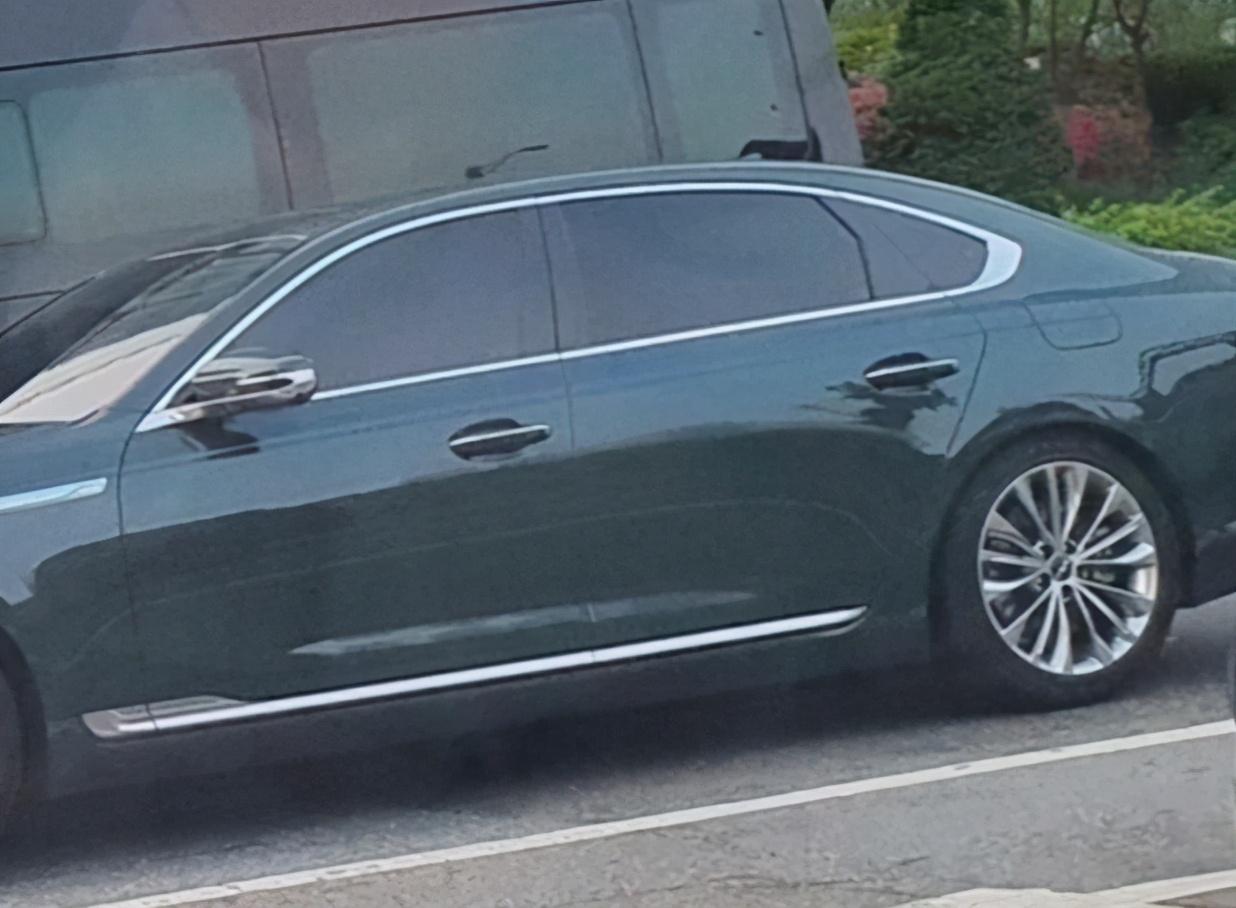 起亚K9 2025款价格揭秘，豪华旗舰轿车的最新市场定位与购车指南