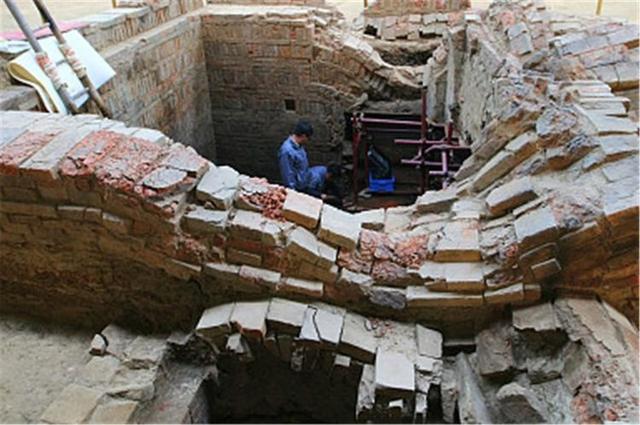 上海一村发现疑似古墓遗址，考古工作紧急展开