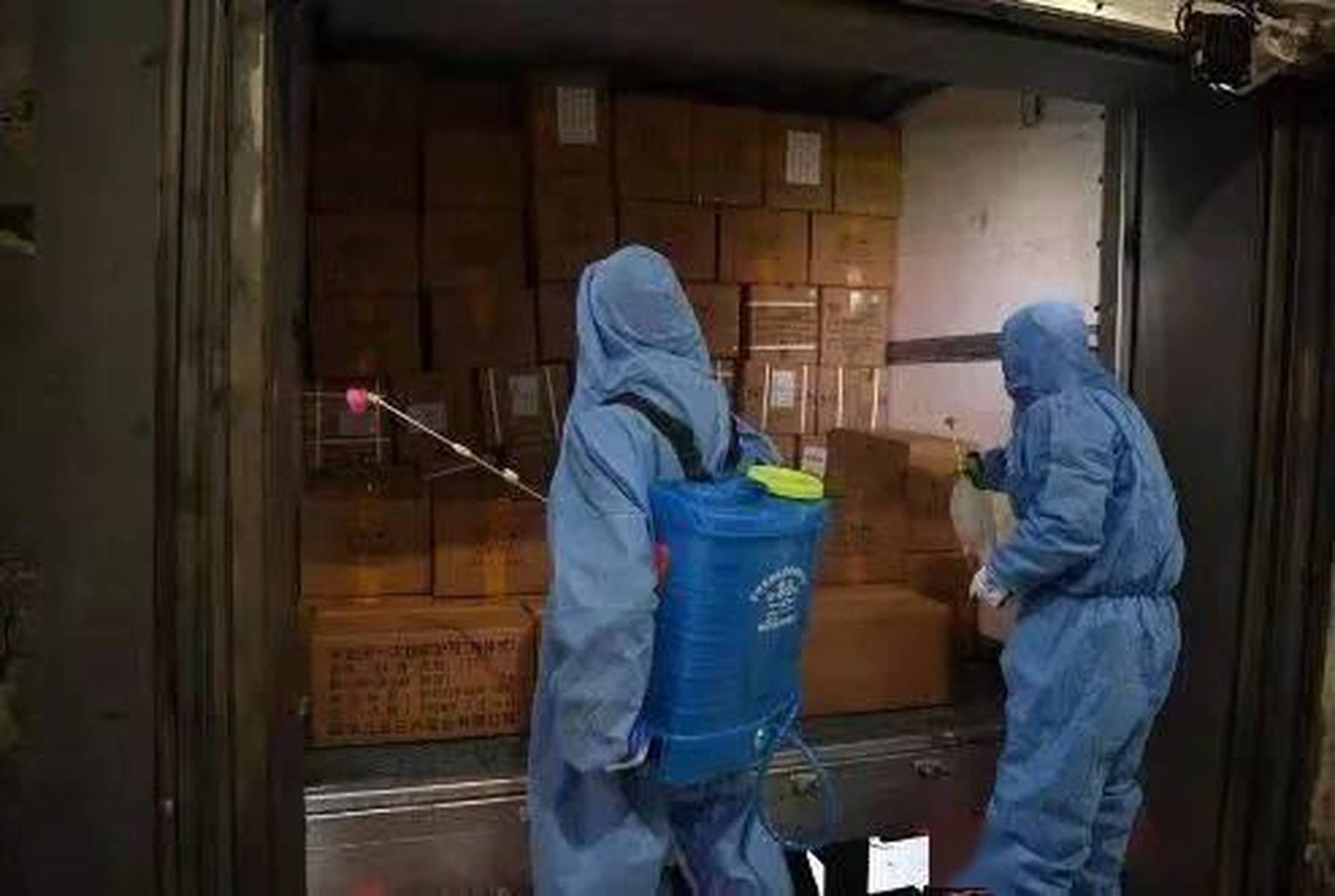 快递盒上的隐形风险，一例新冠感染引发的警示