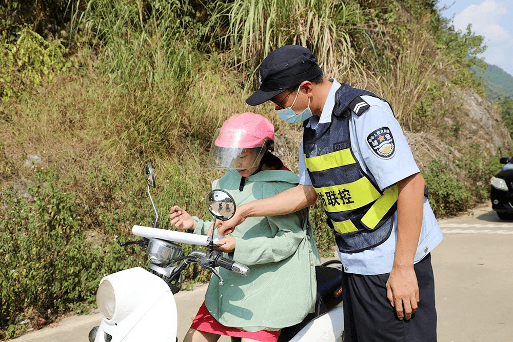 车轮上的守护者，绥中疫情中的大货司机贺宏国