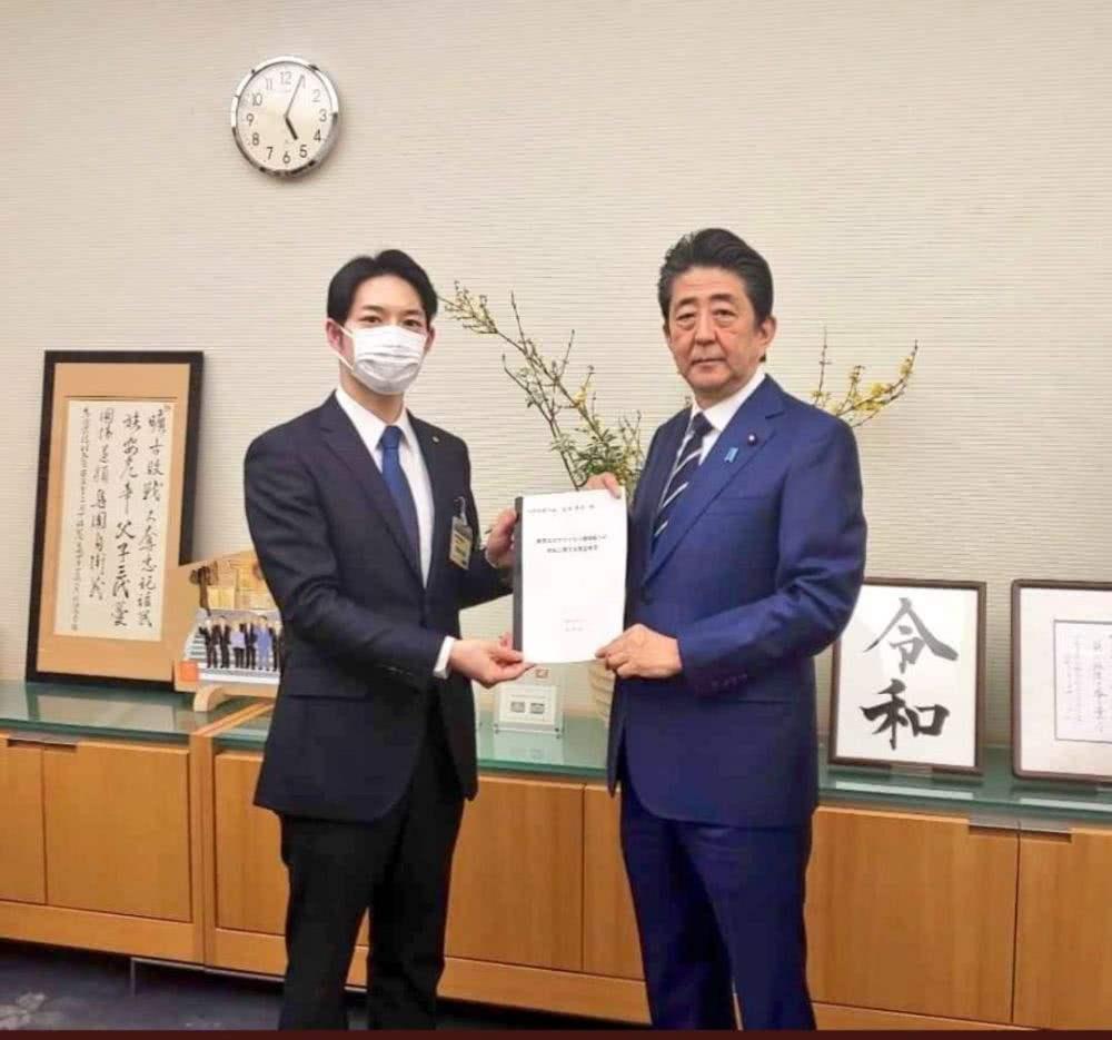 为什么新冠不消失？从病毒演化到人类应对的持久战