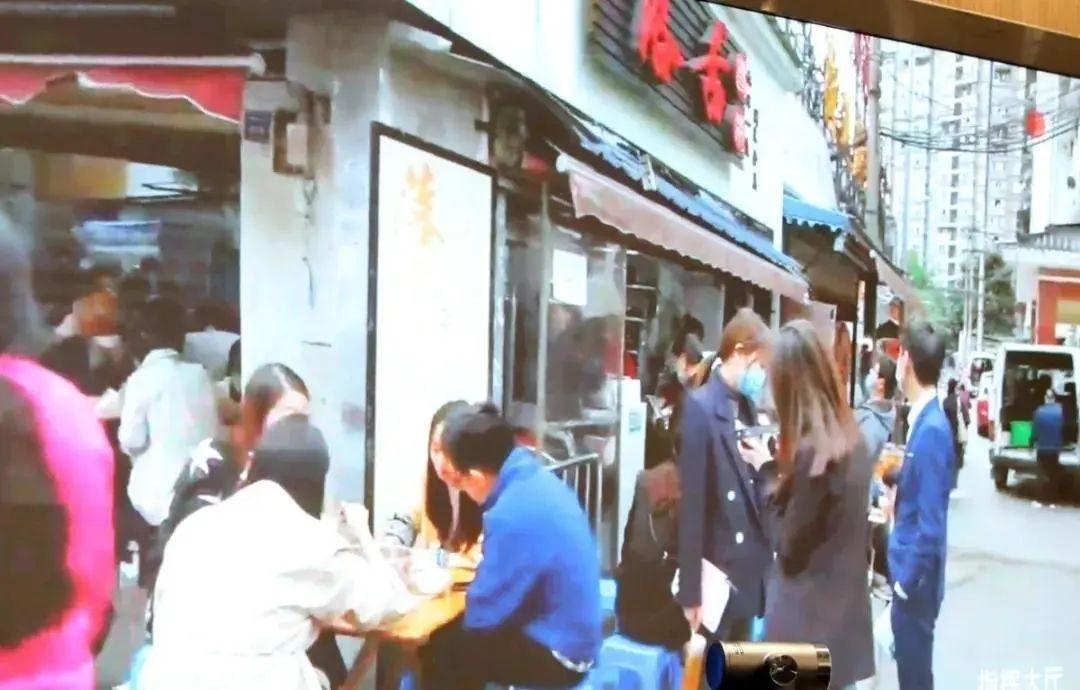 成都将于15日开展全员核酸检测，筑牢防疫屏障，守护烟火蓉城