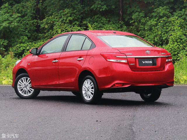 杭州夜空惊现不明飞行物体，目击者称呈螺旋状光带