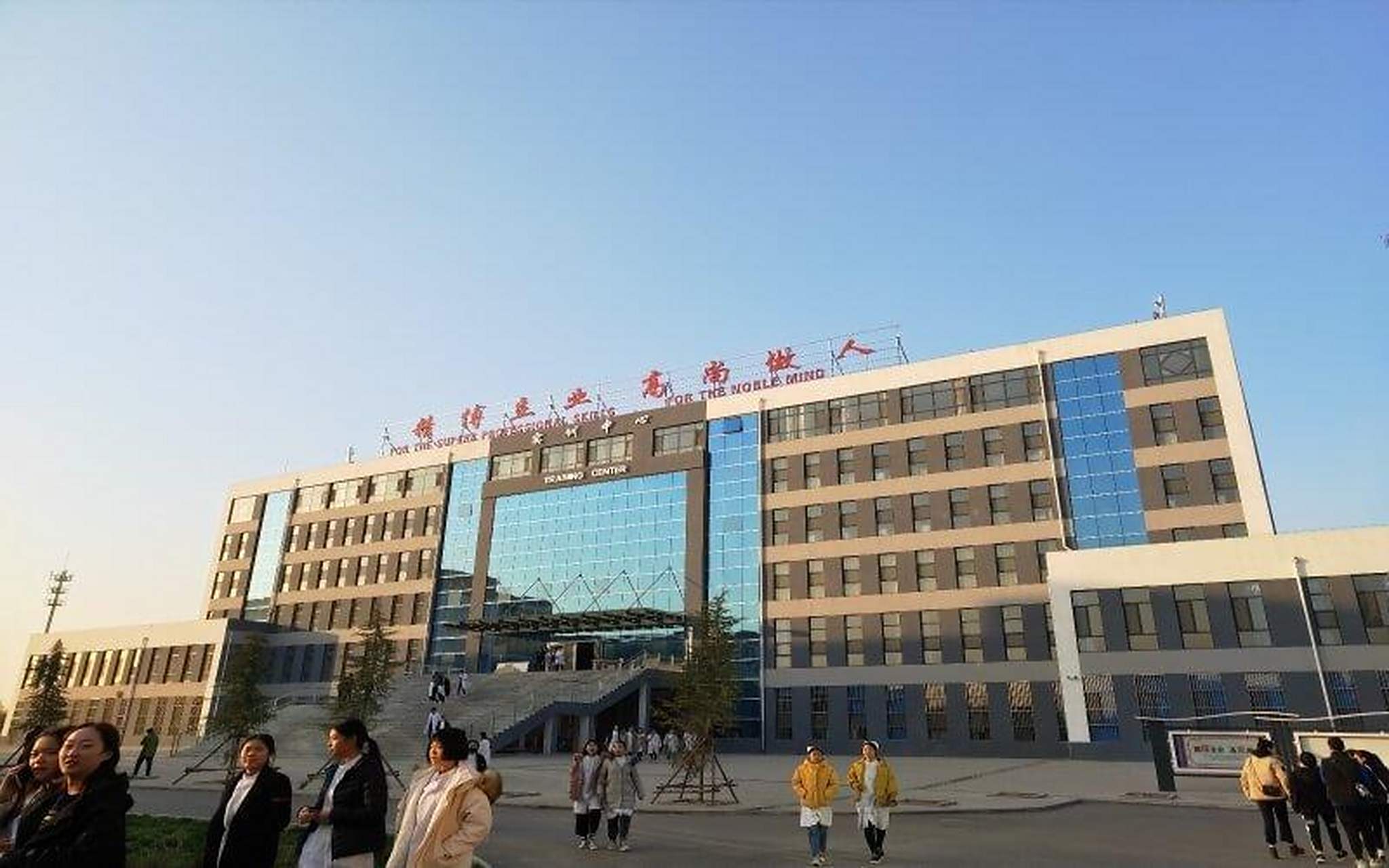 石家庄医学高等专科学校，校园封闭管理背后的坚守与担当