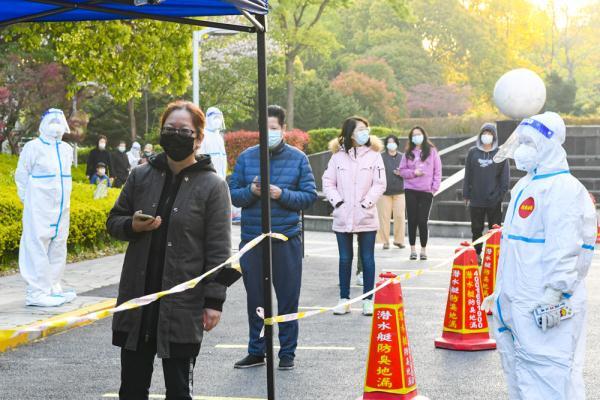 上海昨日新增本土425+8581,精准防控与民生保障并重 上海昨日新增本土425+8581,精准防控与民生保障并重