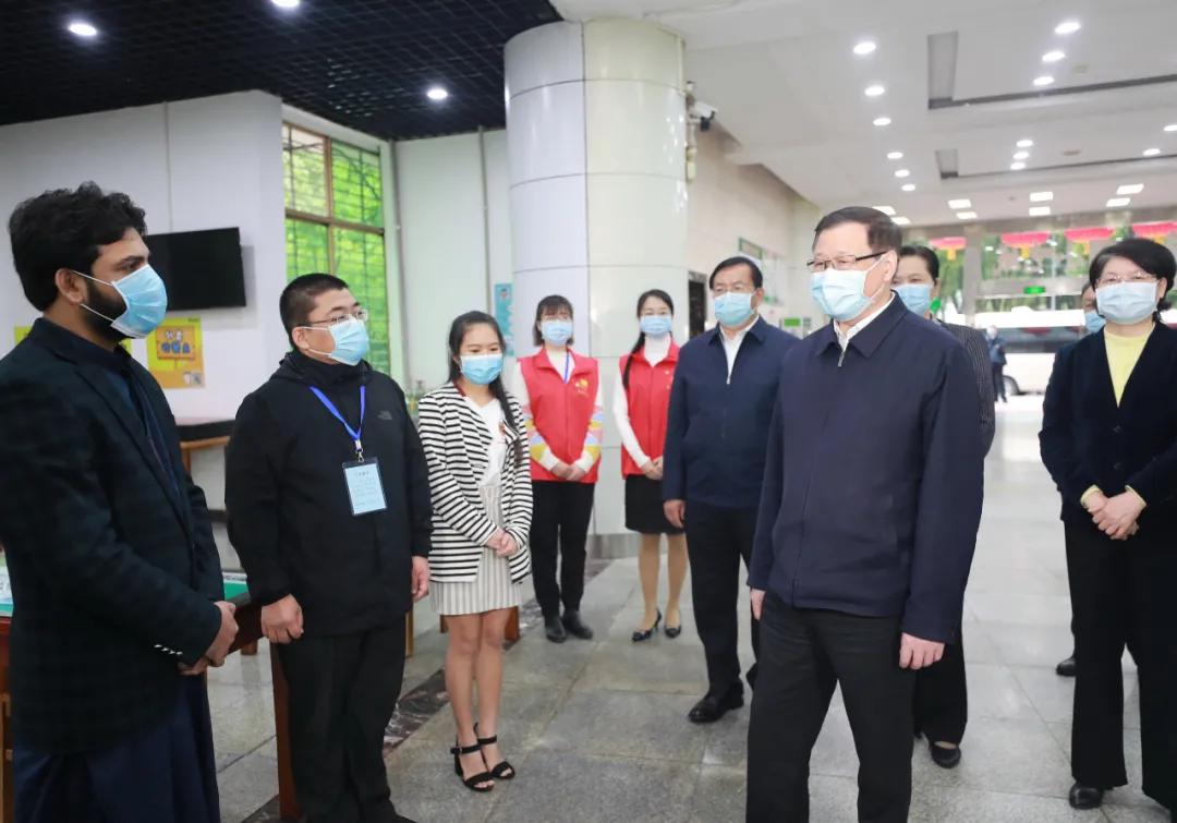 疫情中的武汉，生命逝去的数字与背后的思考