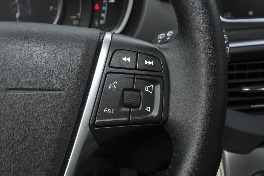 沃尔沃V40多少钱一台？全面解析价格与选购指南