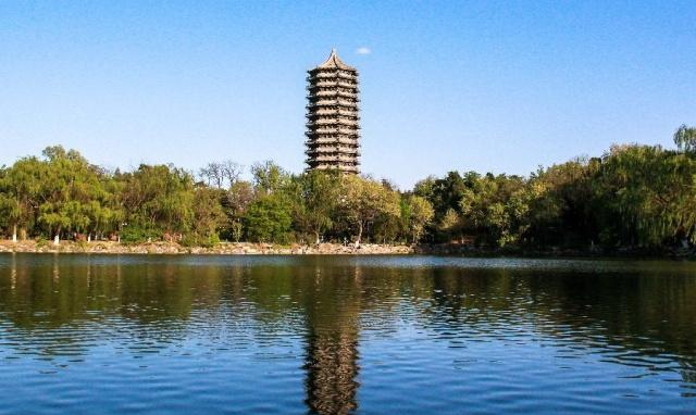 镜头里的未名湖,北京大学学生视频中的青春图鉴 镜头里的未名湖,北京大学学生视频中的青春图鉴