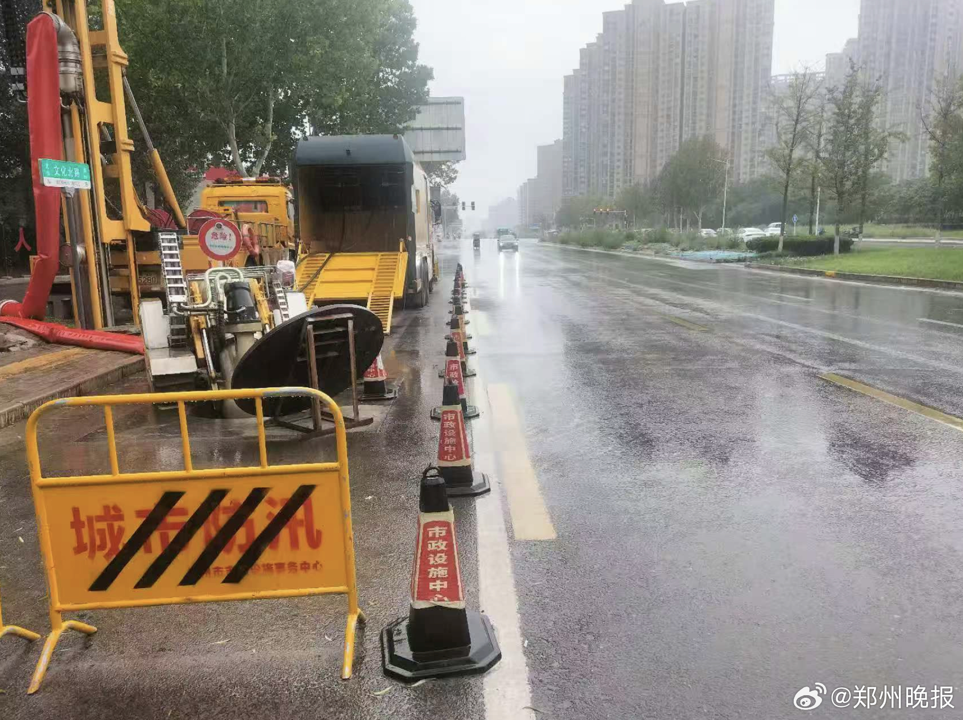 郑州发布紧急通报，全力应对突发强降雨，筑牢城市安全防线