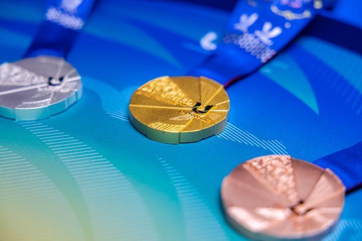 中国冬残奥会奖牌，冰雪赛场上的荣光与温度