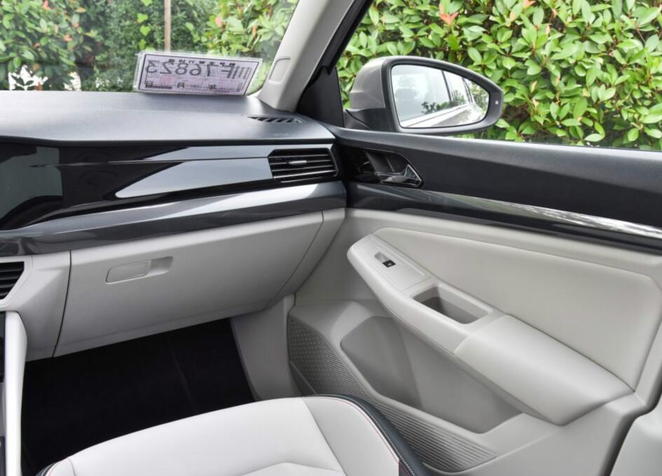 新宝来参数配置全解析,家用轿车的均衡之选 新宝来参数配置全解析,家用轿车的均衡之选