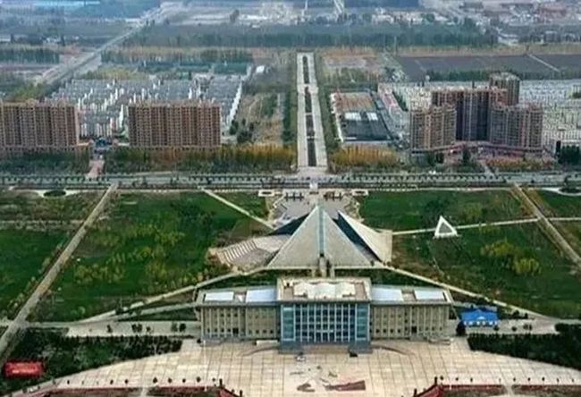 新疆石河子，戈壁滩上崛起的兵团新城