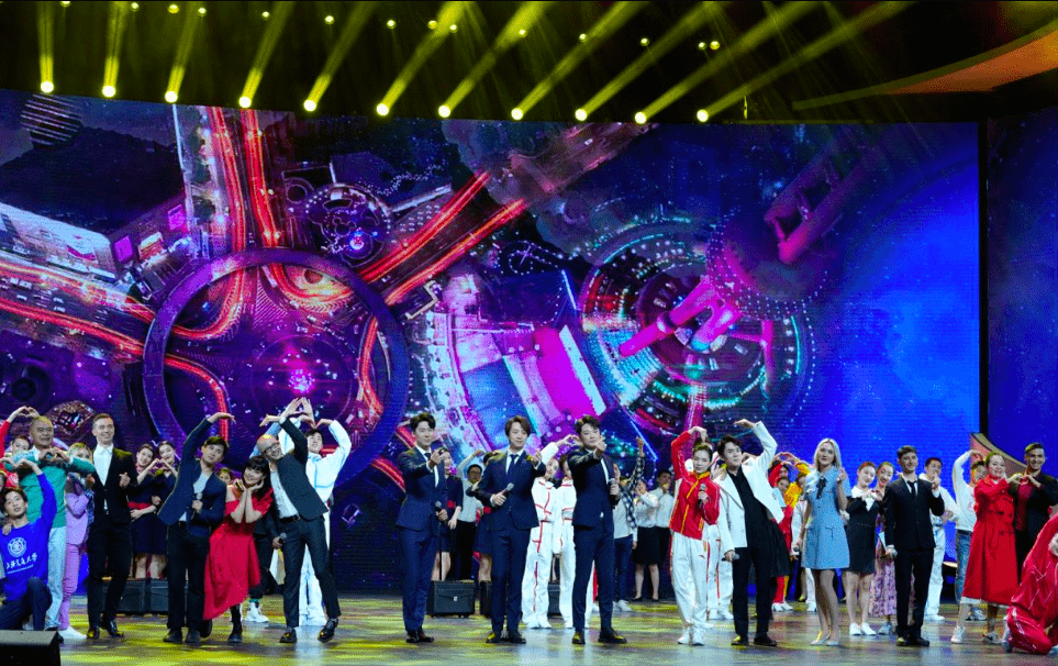 东方卫视晚会，光影盛宴，演绎时代华章