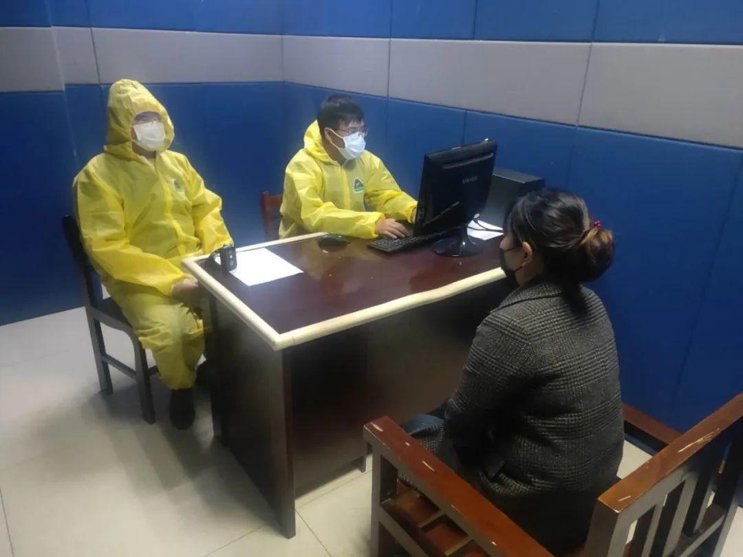 当镜头对准病床，一位新冠感染女子的真实记录与生命启示