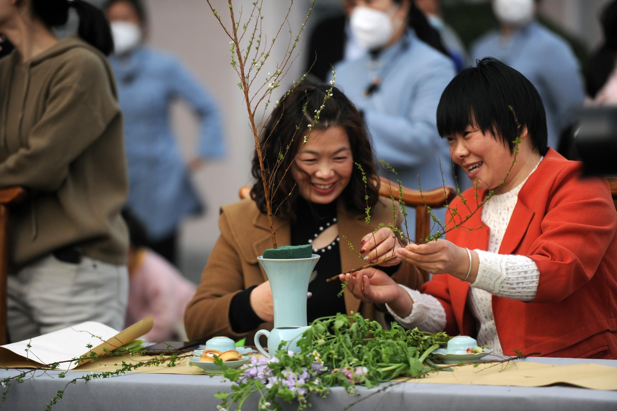 汝州疫散云开，匠心汝瓷礼赞先进