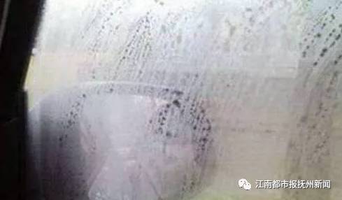 那黄码，像一枚生锈的钉子，冷不丁地，就钉进了我们一家四口平静的生活里