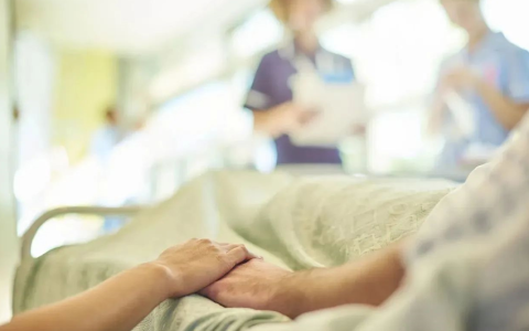 隐瞒病情的背后，是爱的保护，还是沉重的负担？