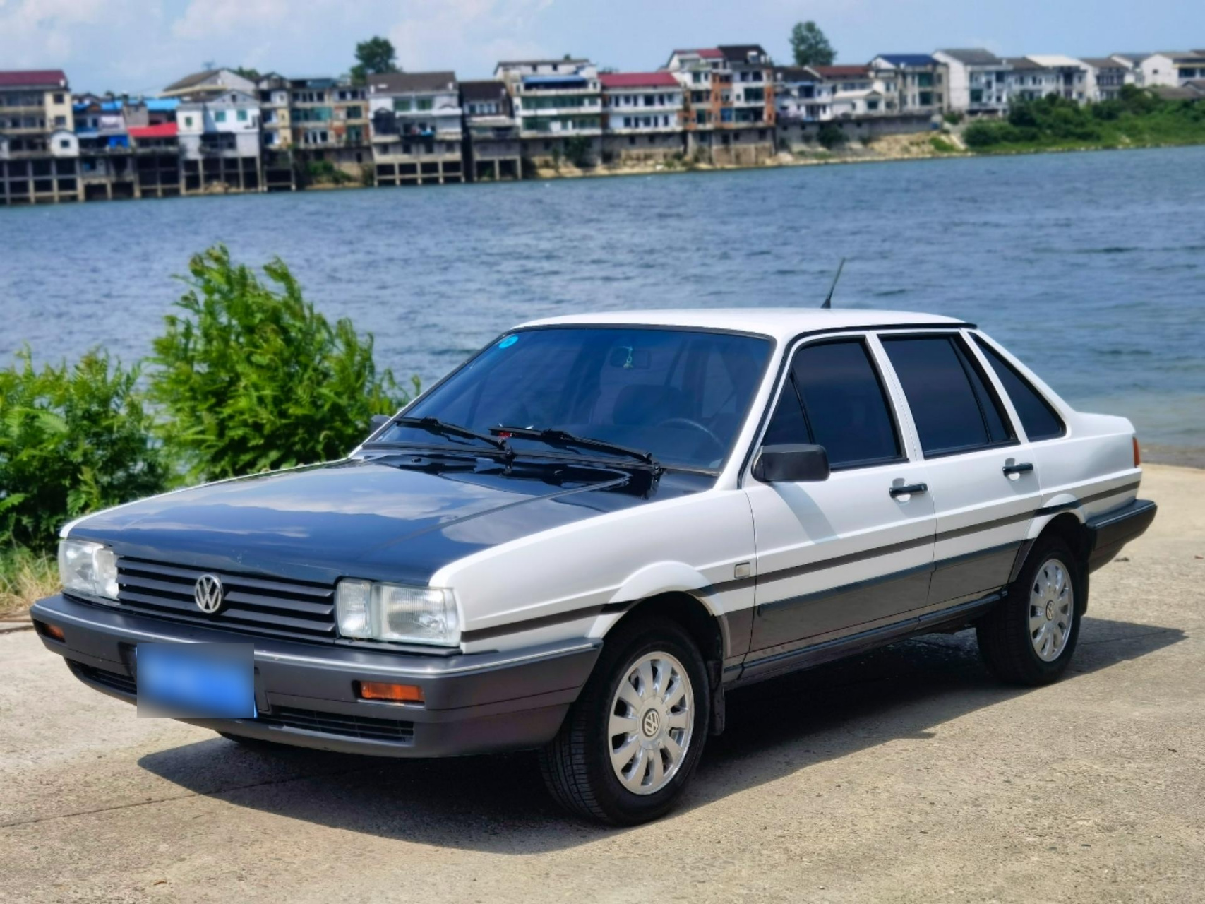 经典情怀价几何？老款桑塔纳二手车市场价格解析