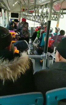 深圳公交站与地铁口之间，隔着最遥远的距离