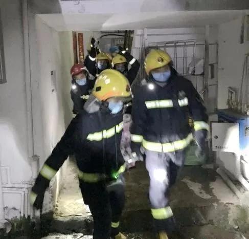 沪上出租屋命案警示录，城市夹缝中的安全隐忧与邻里疏离