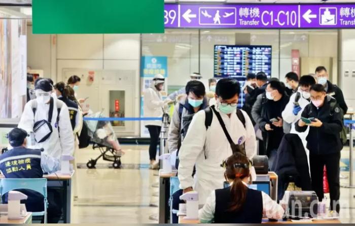 台湾单日新增240例本土确诊病例 死亡2例 防疫形势严峻