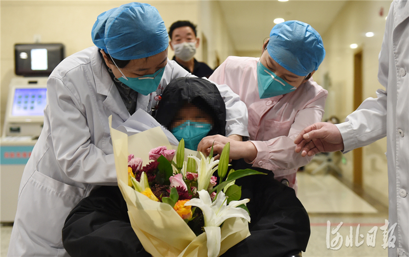 河北首例确诊患者治愈出院,战疫曙光初现 河北首例确诊患者治愈出院,战疫曙光初现