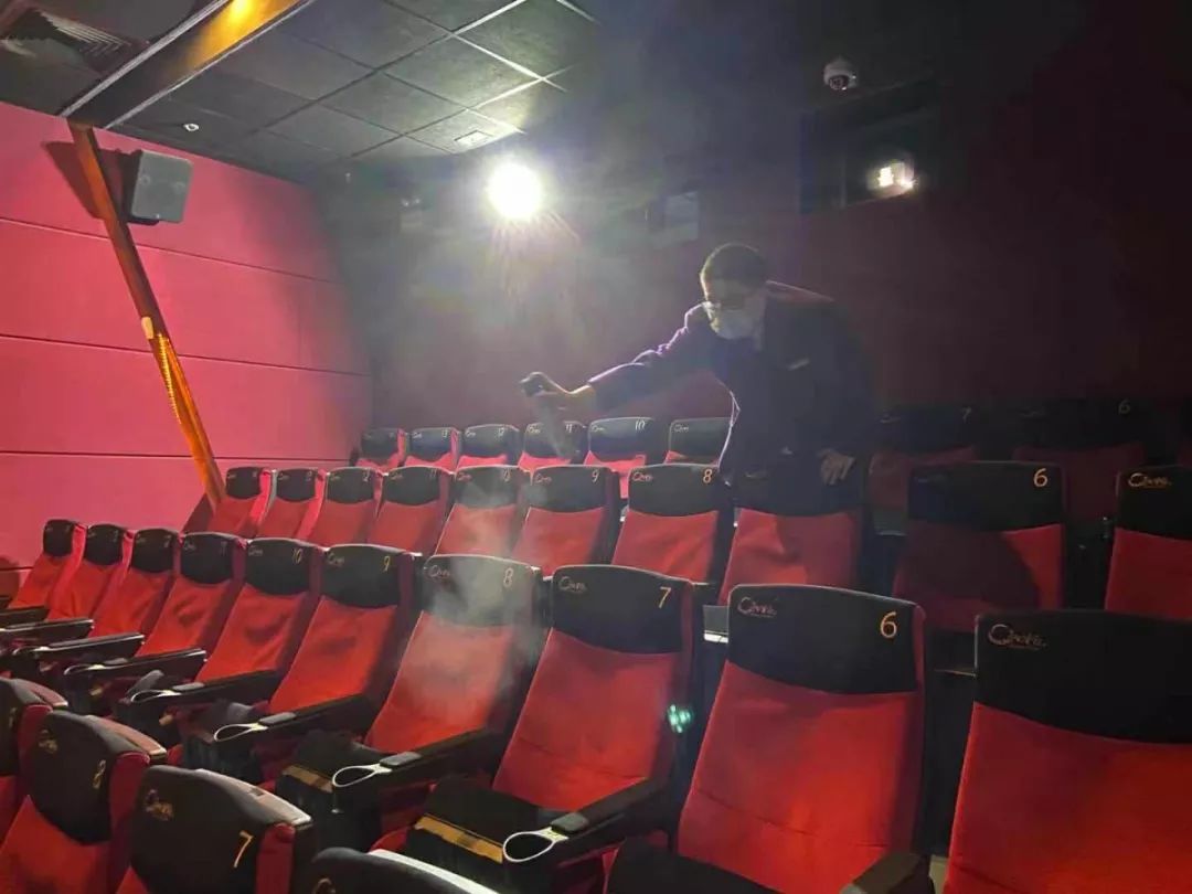 电影院何时正常营业？光影重燃背后的等待与希望