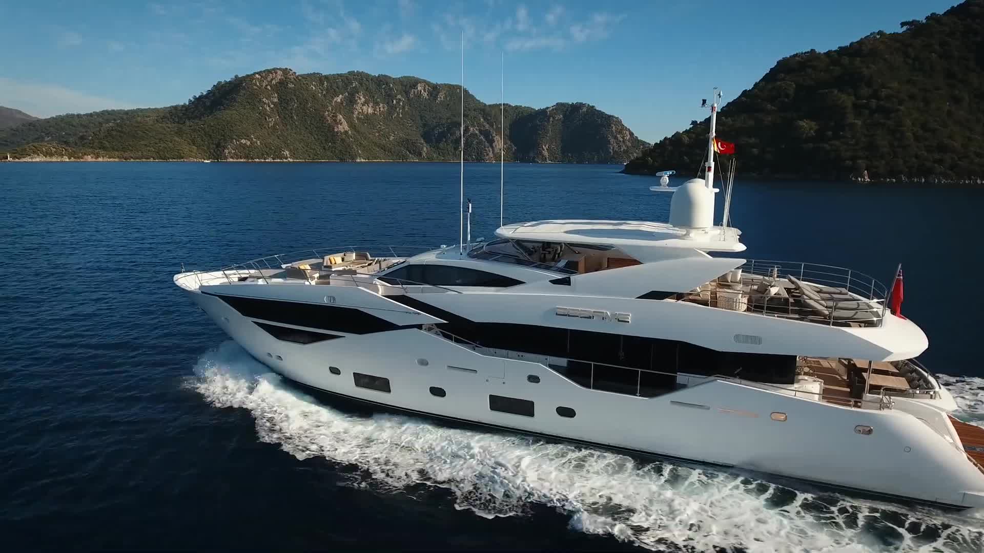 英国豪华游艇,航海传奇与极致工艺的完美融合 英国豪华游艇,航海传奇与极致工艺的完美融合