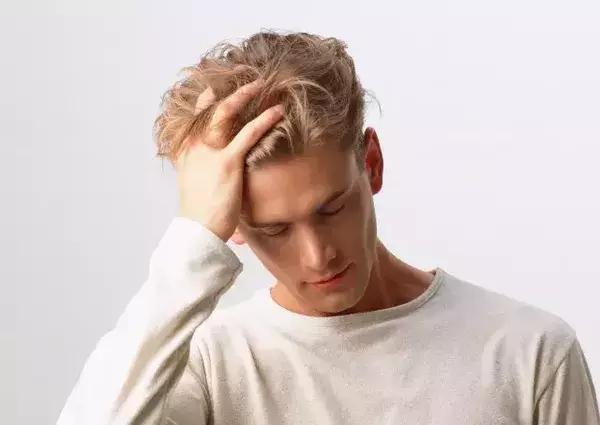 头晕属于新冠肺炎的症状吗？解析新冠病毒的常见与罕见表现