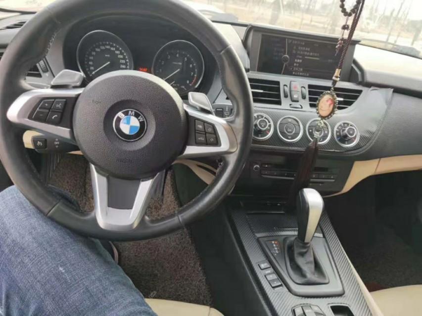 宝马Z4硬顶敞篷视频，当经典敞篷跑车遇上硬顶美学