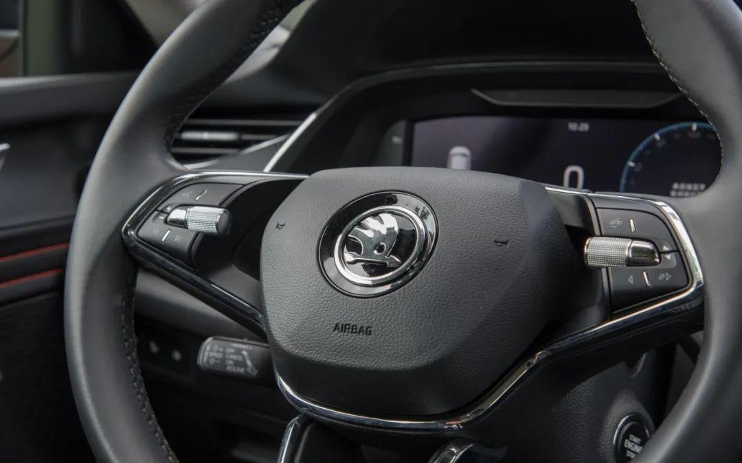 穿越时光的奢华艺术，劳斯莱斯车型的百年传奇