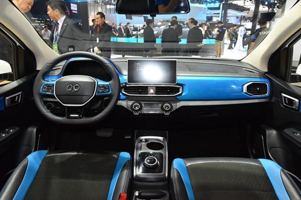 日产新能源纯电动汽车，设计美学与未来科技的视觉盛宴