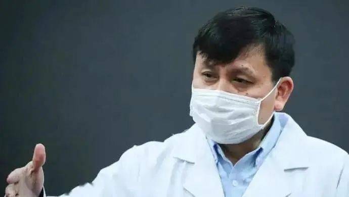 张文宏最新研判，今冬疫情或将平稳，但脆弱人群仍需筑牢免疫屏障