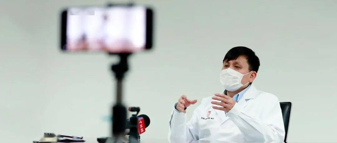 张文宏与新冠肺炎，一位网红医生的科学坚守与人文底色