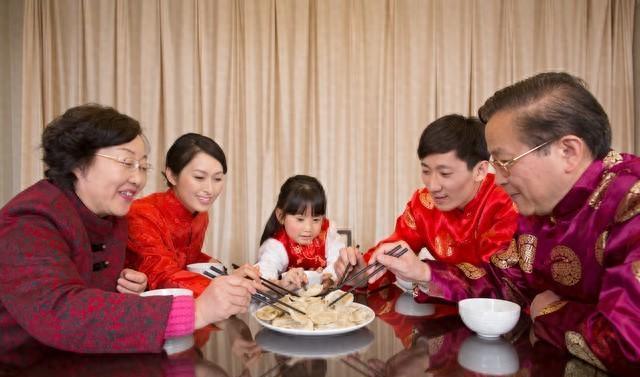 2024年全年休假表调休，假期拼凑中的喜与忧