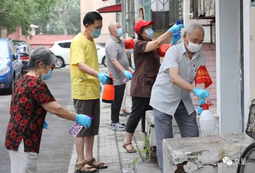 北京小区全面实行封闭式管理，筑牢社区防疫第一道防线