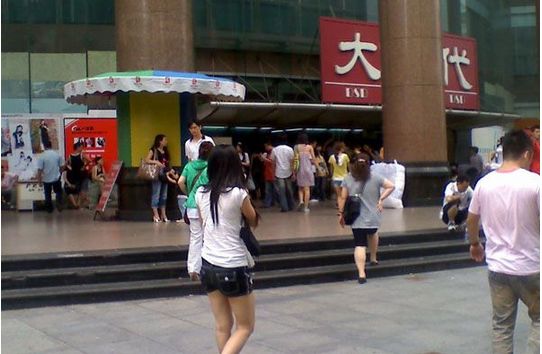 沈阳五爱批发市场衣服便宜吗？实地探访揭秘性价比真相！