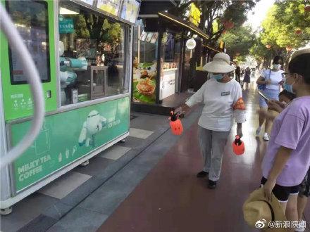 重庆新增1例本土确诊病例详情公布，活动轨迹涉及超市、餐馆等多处场所