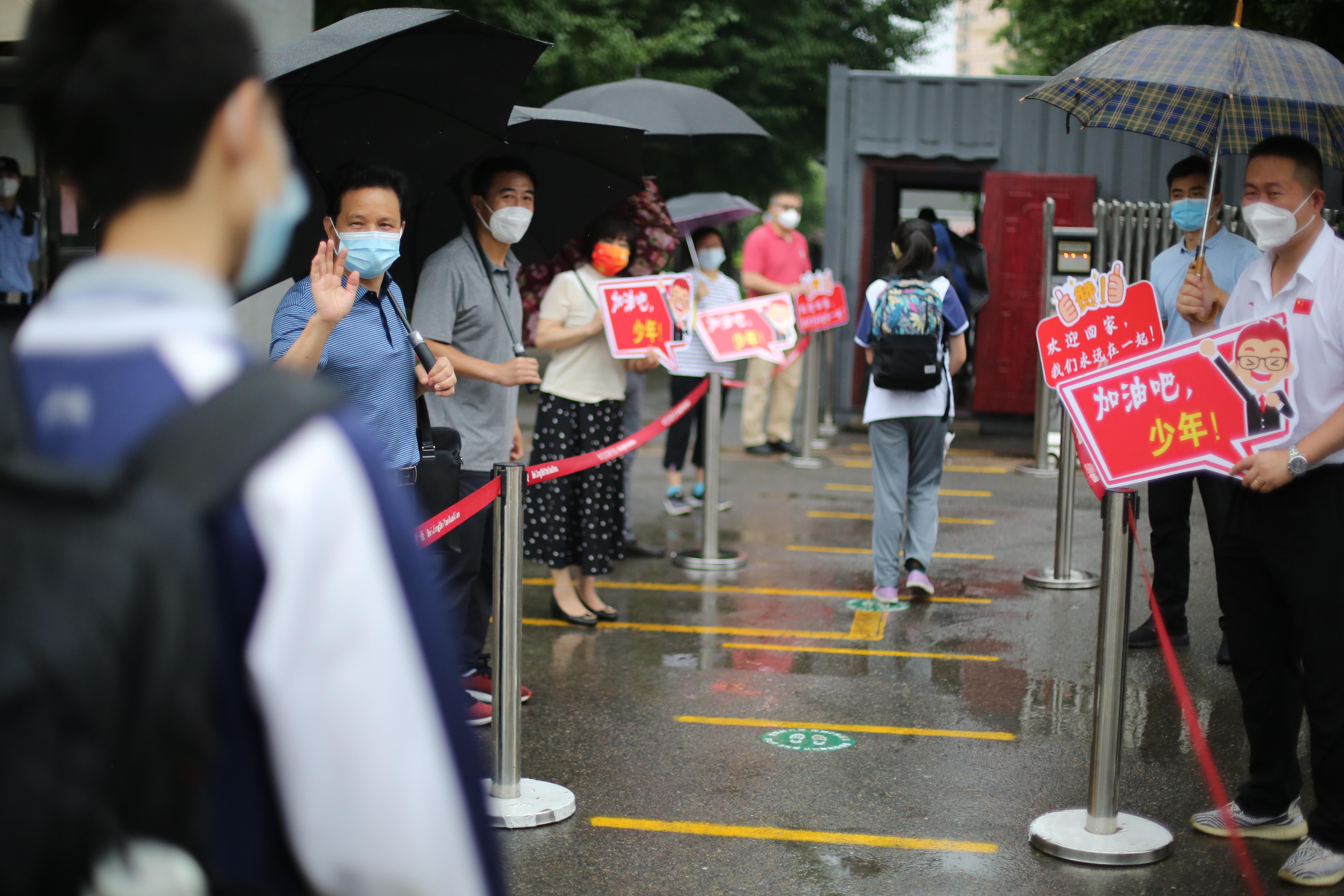 北京中小学复课通知发布，分批错峰返校保障师生安全