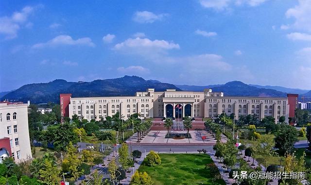 跻身四川十大最好职业学校之列，成都职业技术学院的卓越风采