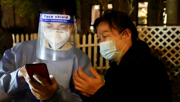 上海夫妇一行8人确诊新冠，凸显疫情防控不可松懈