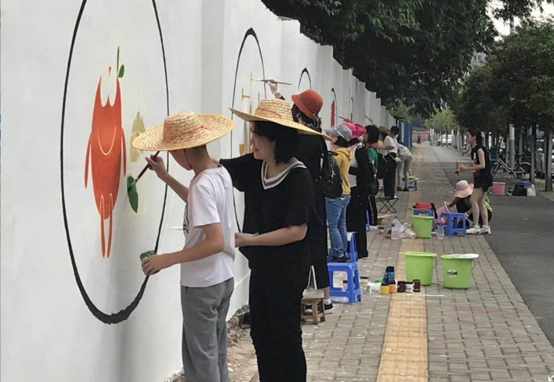 郑州解封的区域，希望之光在街头巷尾闪烁