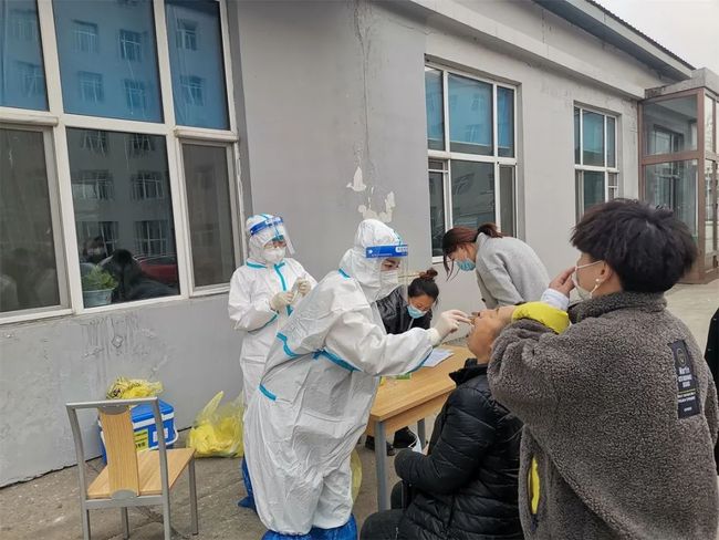 北京丰台区全面开展核酸检测 筑牢疫情防控安全防线