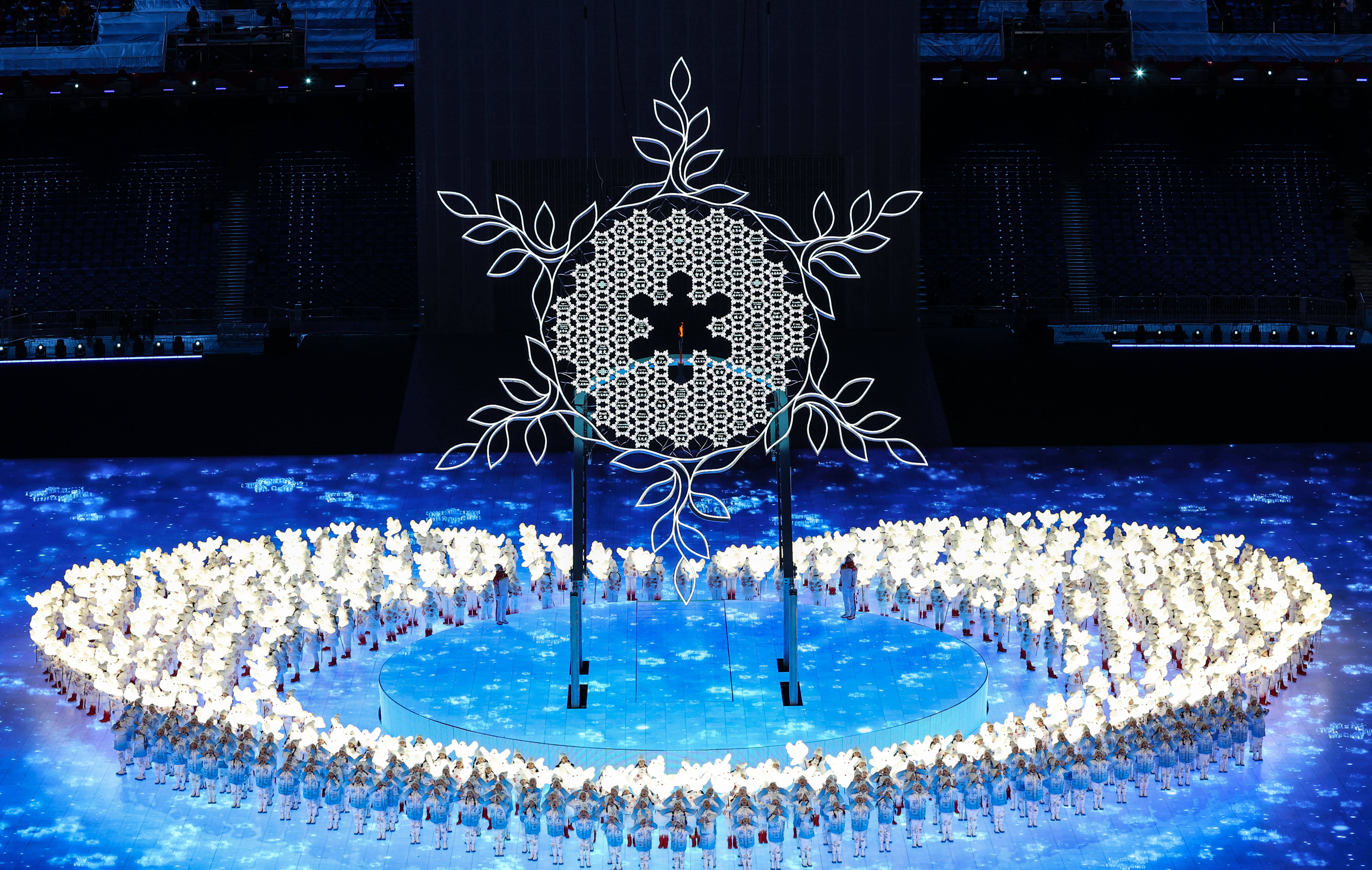 共聚冰雪盛会，冬奥会上的国家风采